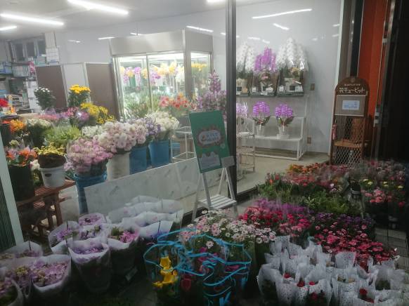 「フラワーショップムツミ」　（広島県庄原市）の花屋店舗写真2
